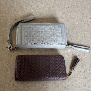 Wristlet/wallet bundle.